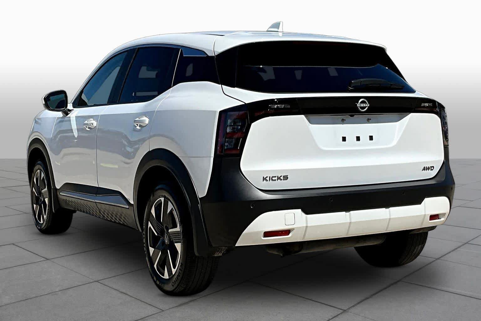 Used 2025 Nissan Kicks SV AWD/4WD image 22