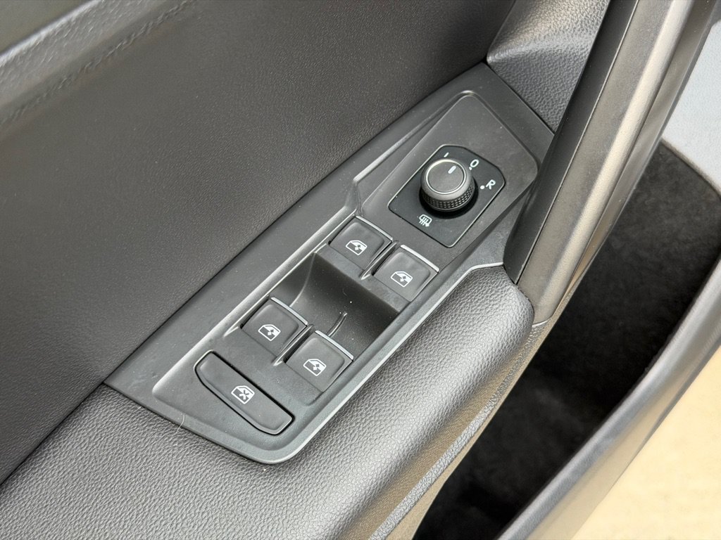Used 2021 Volkswagen Tiguan SE R-Line AWD/4WD image 24