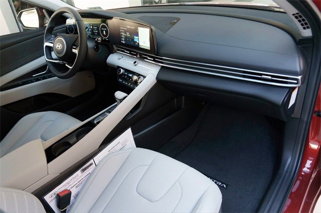 Certified 2025 Hyundai Elantra Limited image 26