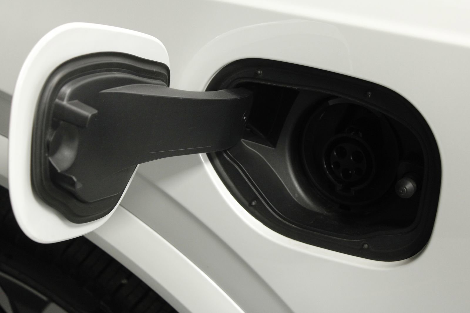 Used 2025 Volvo XC90 T8 Ultra image 18