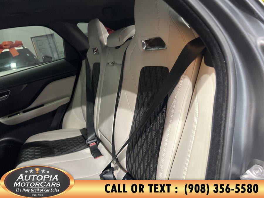 Used 2020 Jaguar F-PACE SVR image 19
