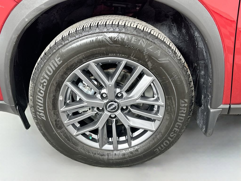 Used 2025 Nissan Rogue S image 30