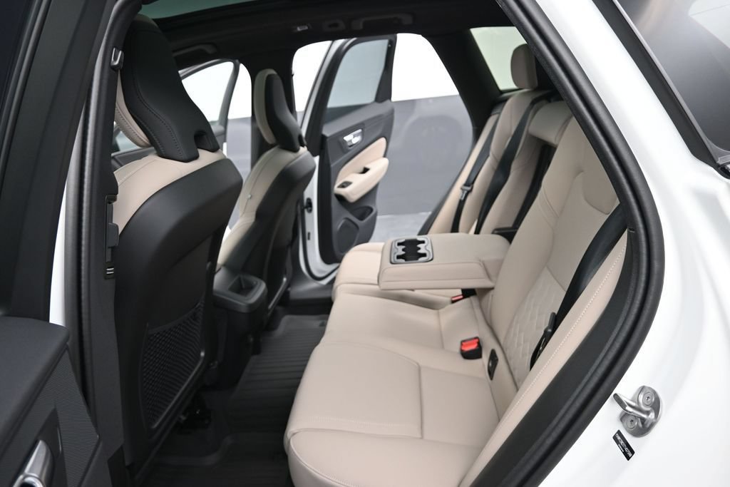 New 2026 Volvo XC60 B5 Plus w/ Climate Package PRO AWD/4WD image 14