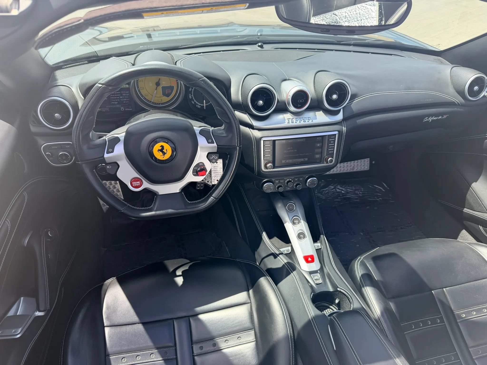 Used 2015 Ferrari California T RWD image 17