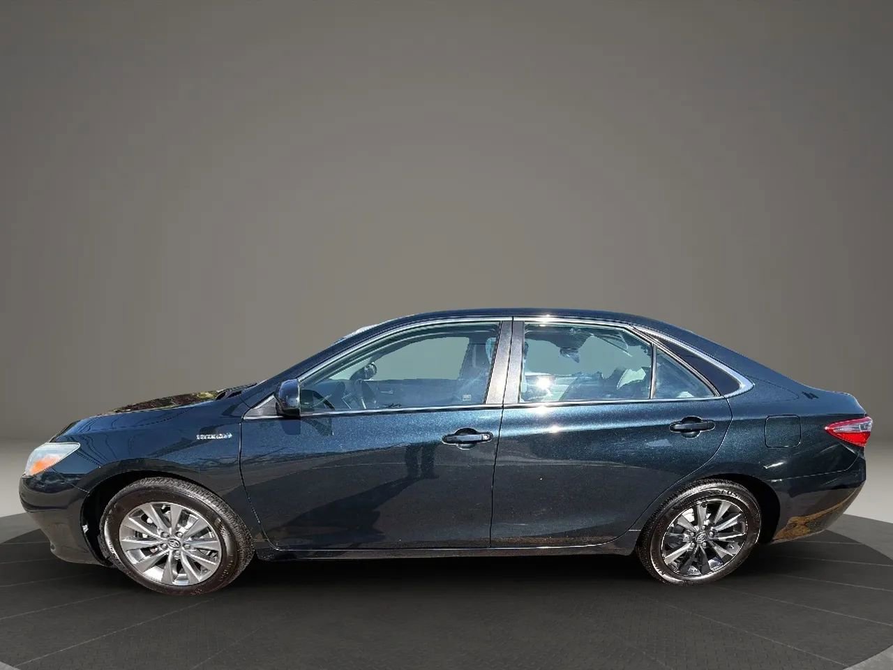 Used 2016 Toyota Camry XLE w/ Moonroof Package FWD image 8