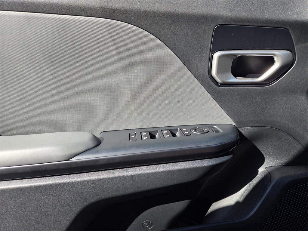 New 2025 Kia K4 LXS image 16