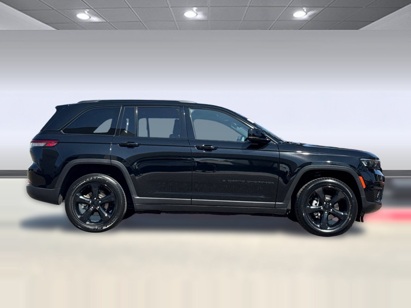 Used 2023 Jeep Grand Cherokee Altitude AWD/4WD image 7