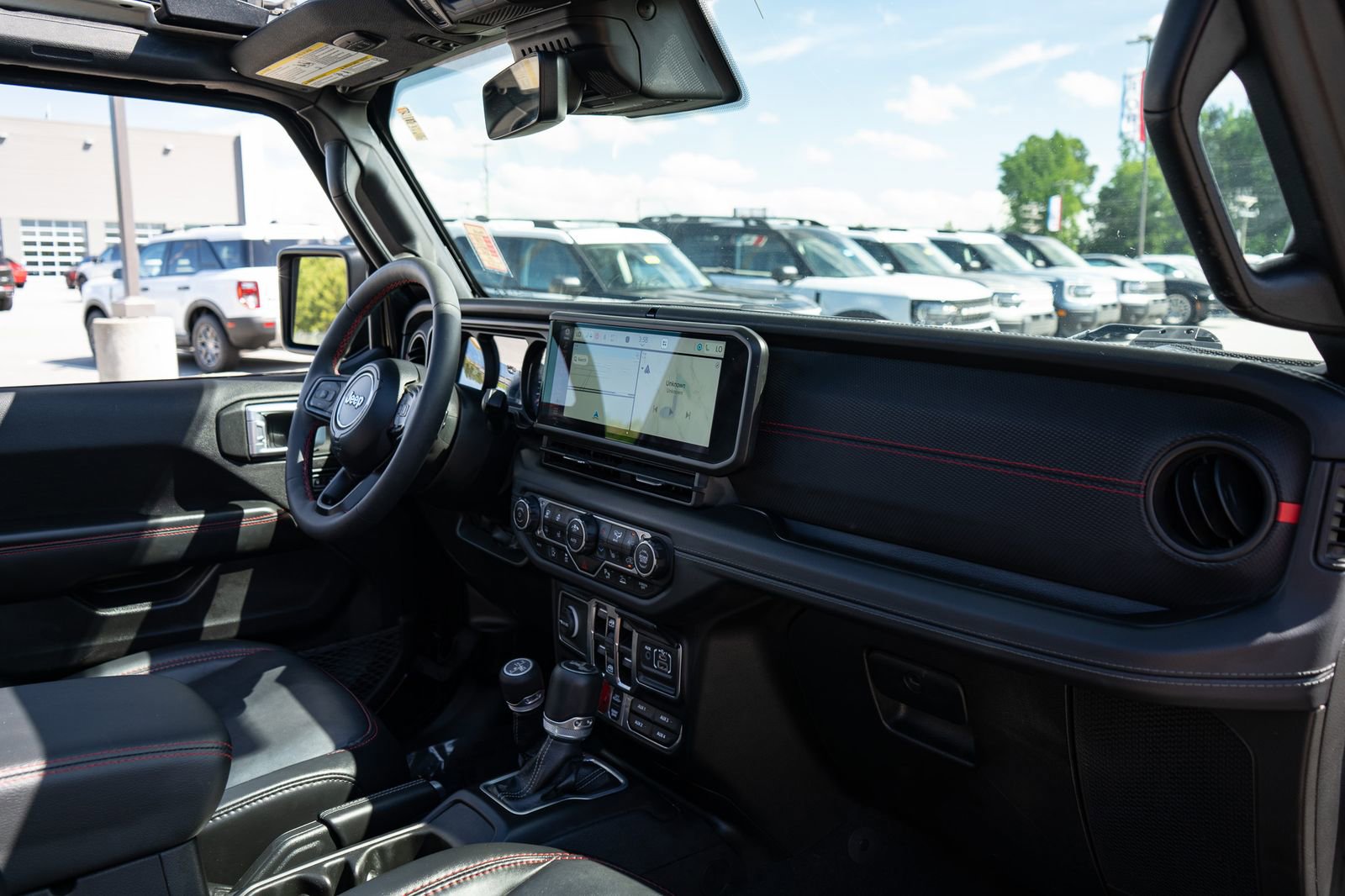 Used 2024 Jeep Wrangler Unlimited Rubicon AWD/4WD image 22