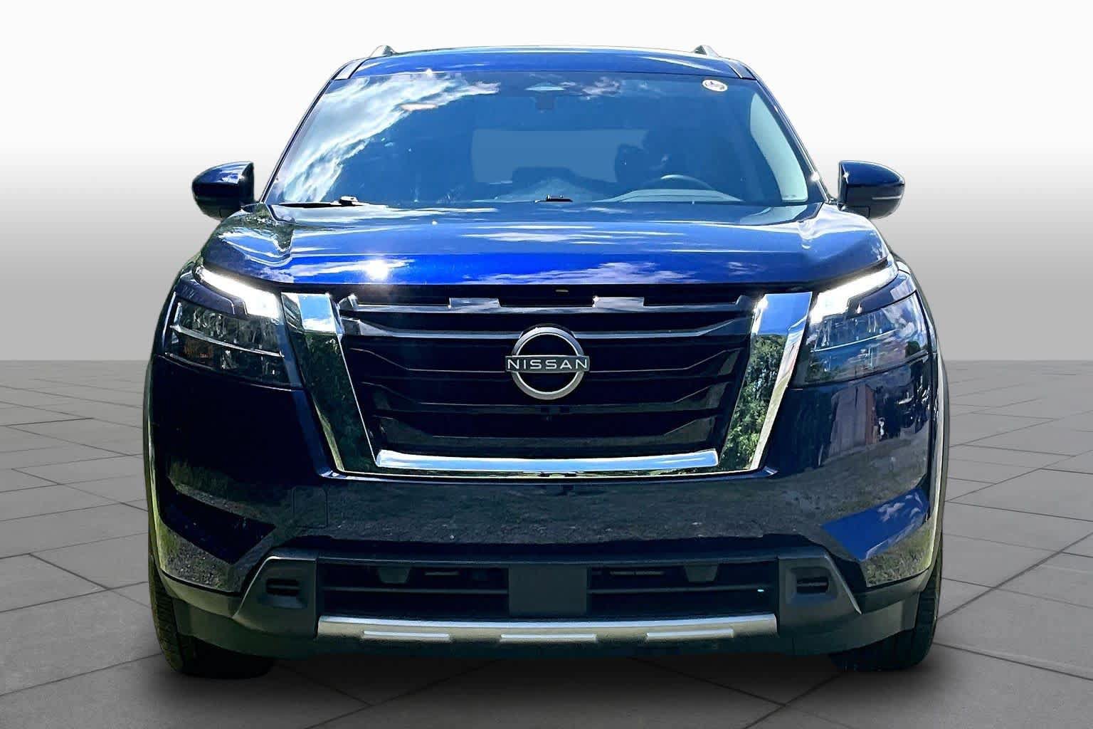 Used 2025 Nissan Pathfinder SL AWD/4WD image 4