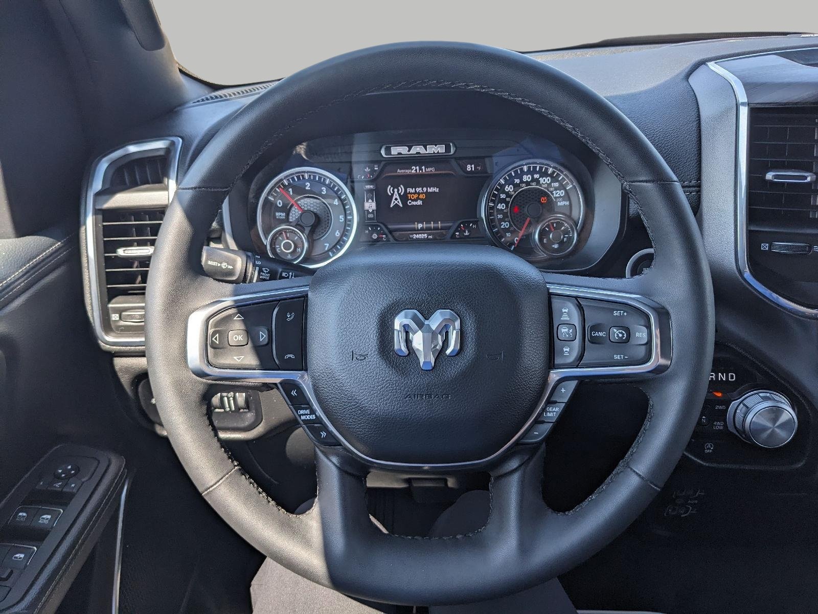 Used 2025 RAM 1500 Laramie AWD/4WD image 15