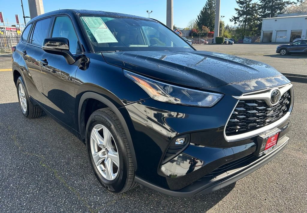 Certified 2025 Toyota Highlander LE image 3