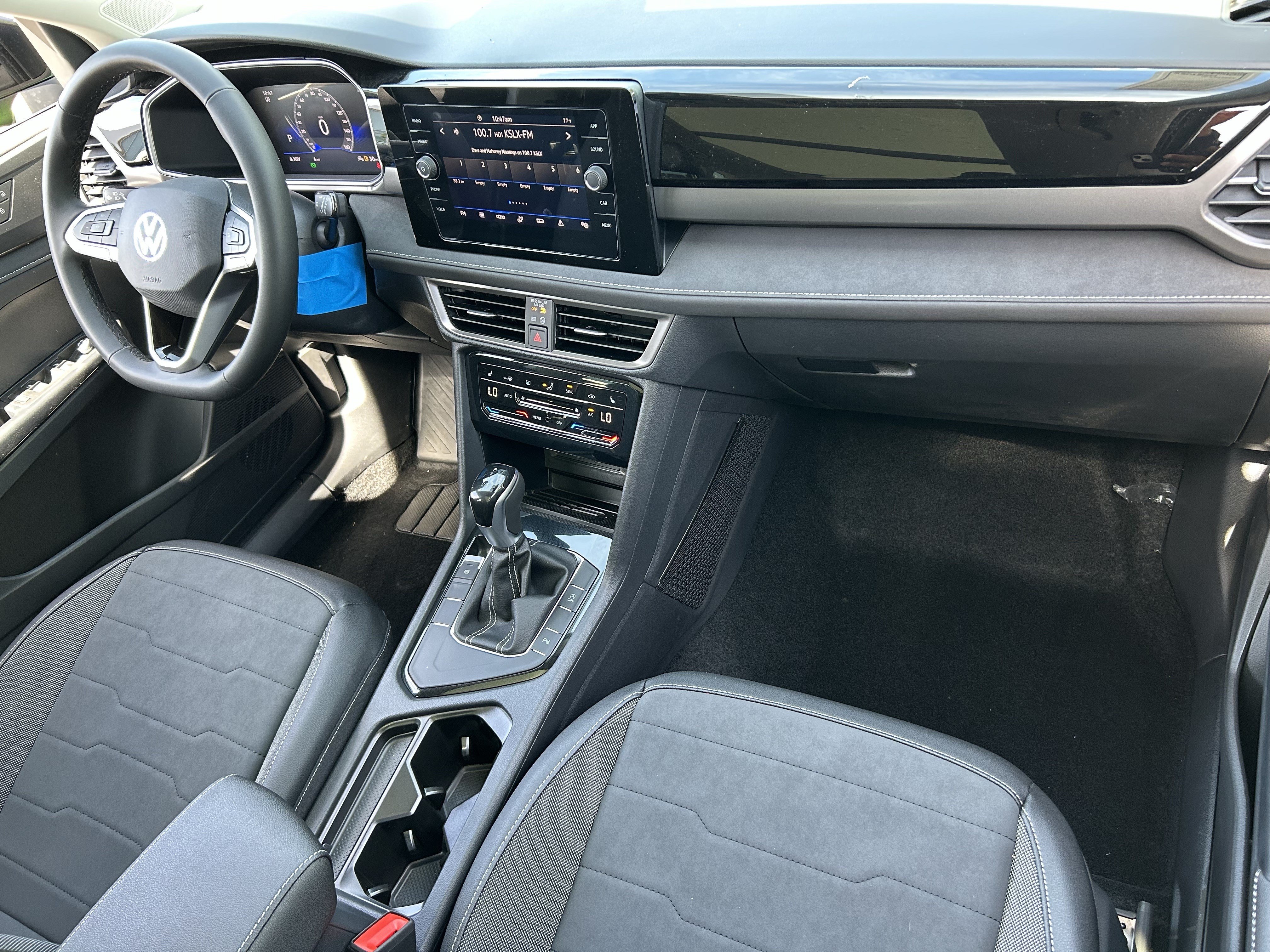 New 2026 Volkswagen Taos SE FWD image 9