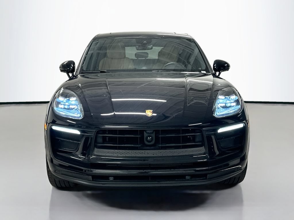 Certified 2025 Porsche Macan AWD/4WD image 6