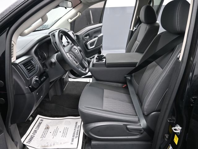 Used 2024 Nissan Titan SV image 11