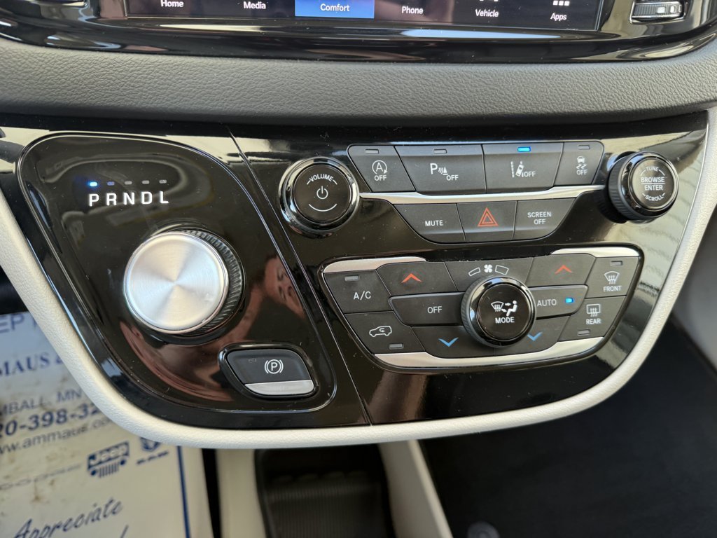 Used 2024 Chrysler Pacifica Touring-L FWD image 30