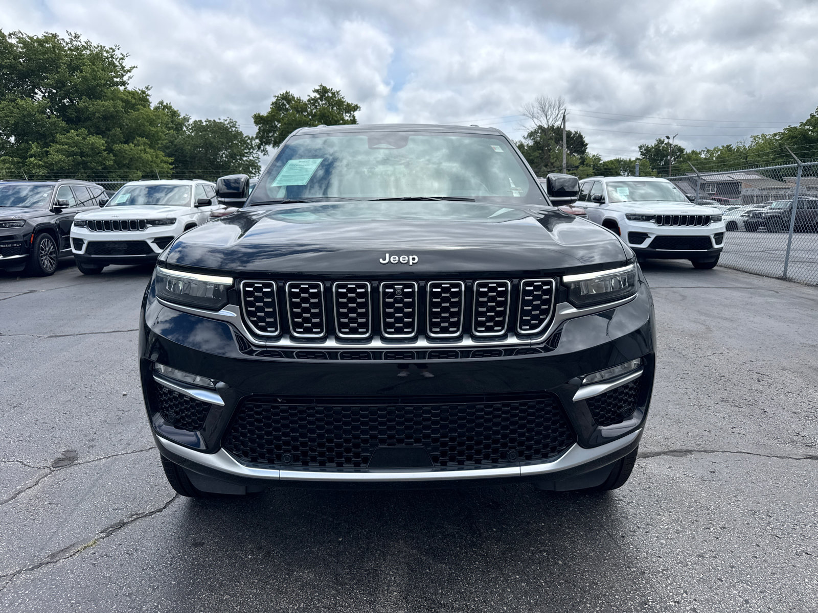 Used 2024 Jeep Grand Cherokee Summit AWD/4WD image 2