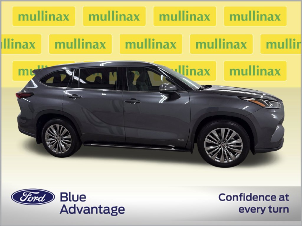 Used 2024 Toyota Highlander Platinum AWD/4WD image 2