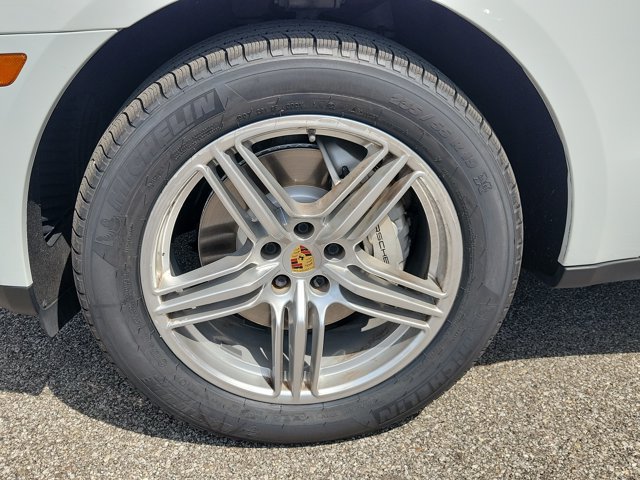 Certified 2016 Porsche Macan S AWD/4WD image 11