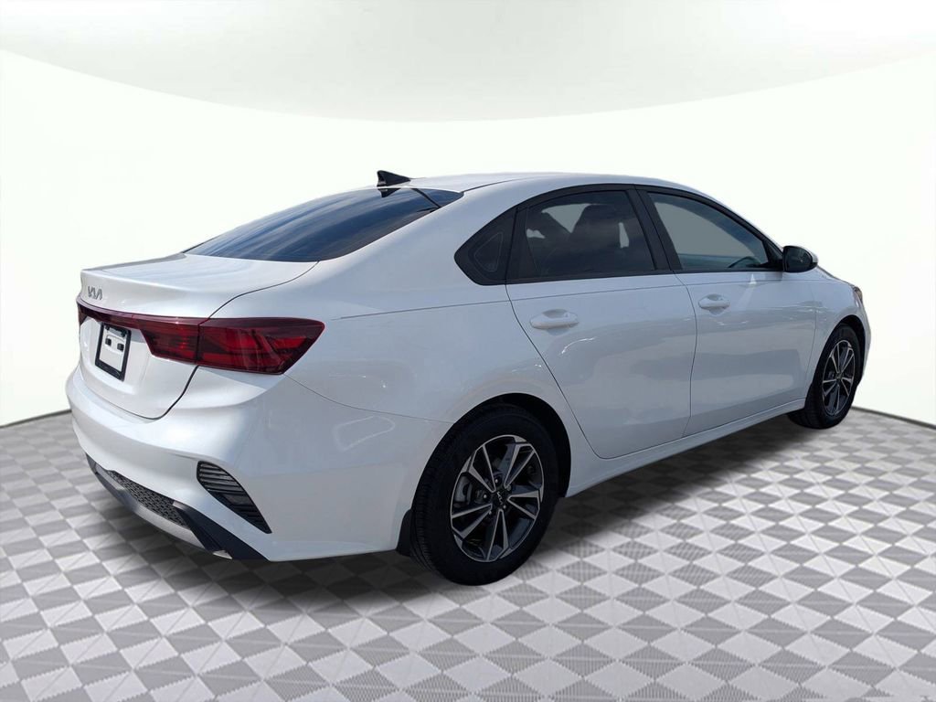 Used 2024 Kia Forte LXS image 3