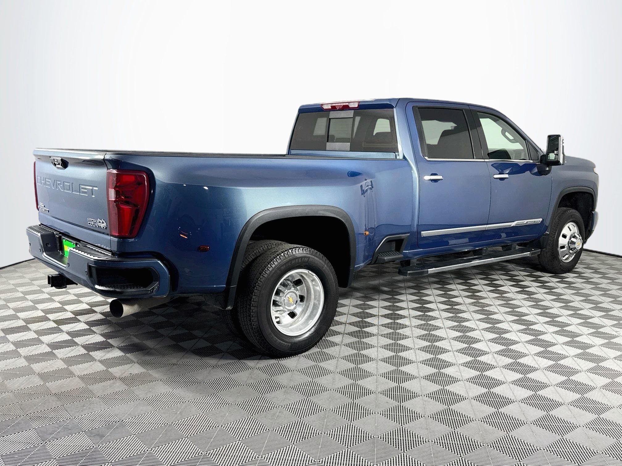 Used 2026 Chevrolet Silverado 3500 High Country w/ High Country Premium Package AWD/4WD image 8