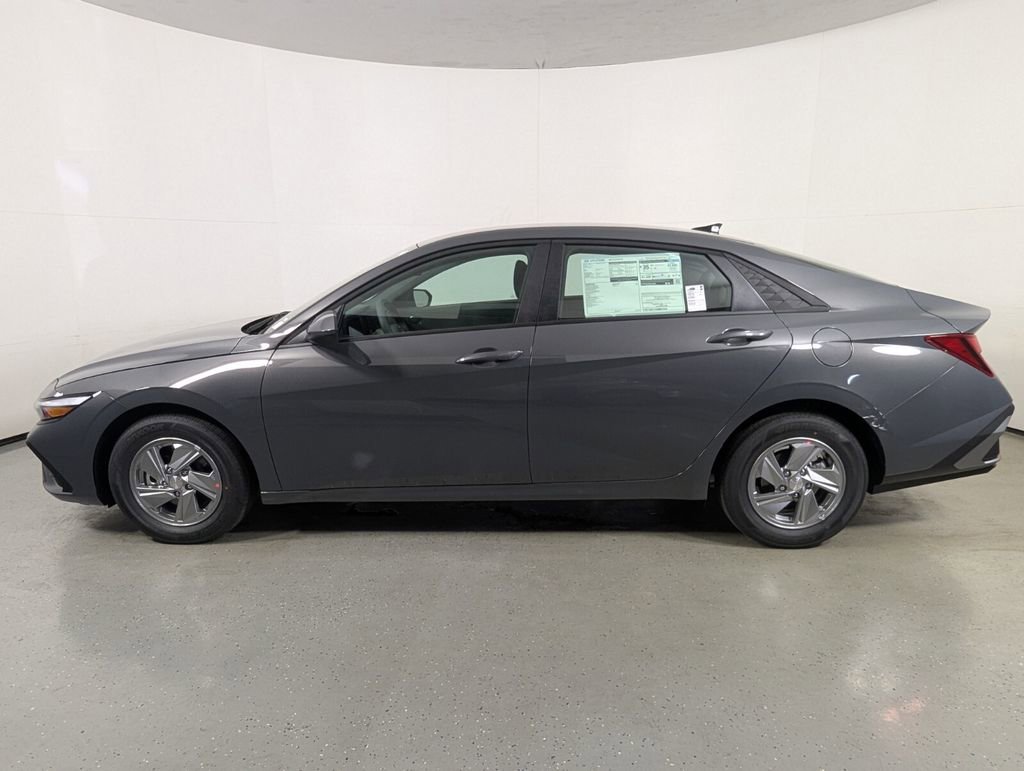 New 2026 Hyundai Elantra SE FWD image 4