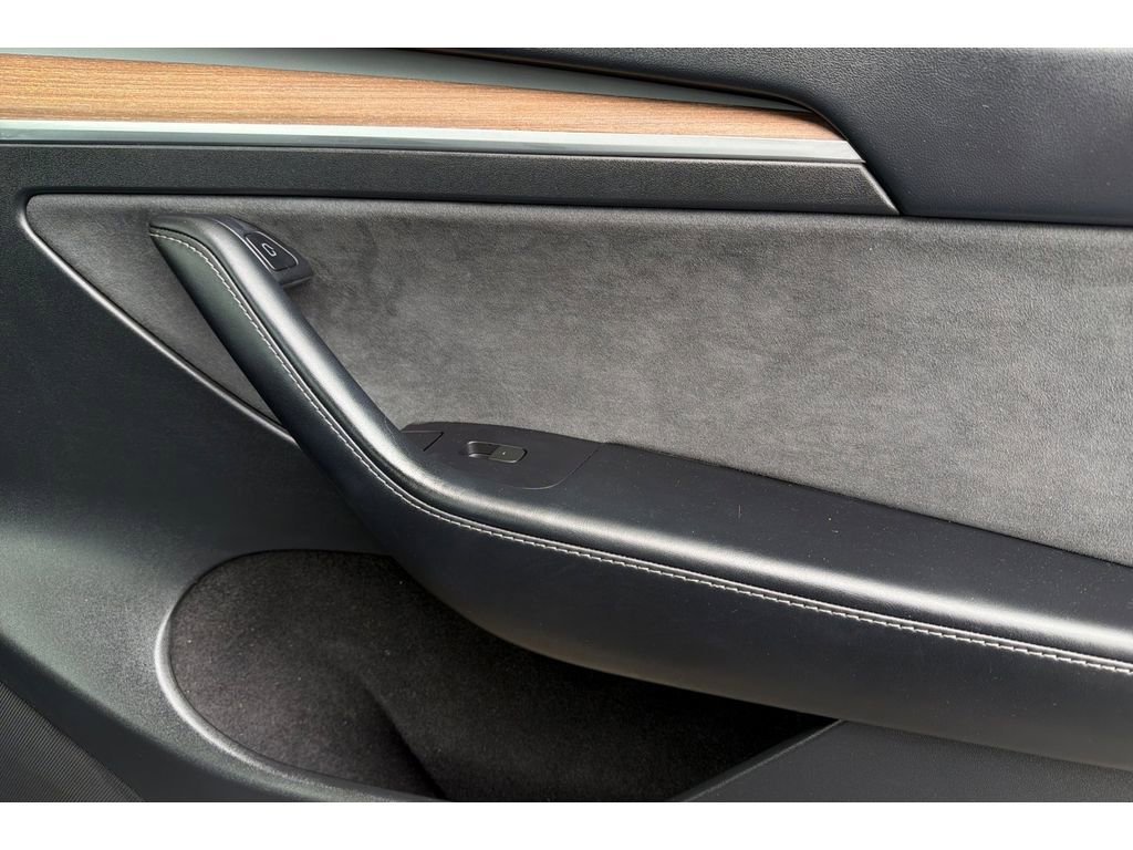 Used 2024 Tesla Model Y Long Range AWD/4WD image 20