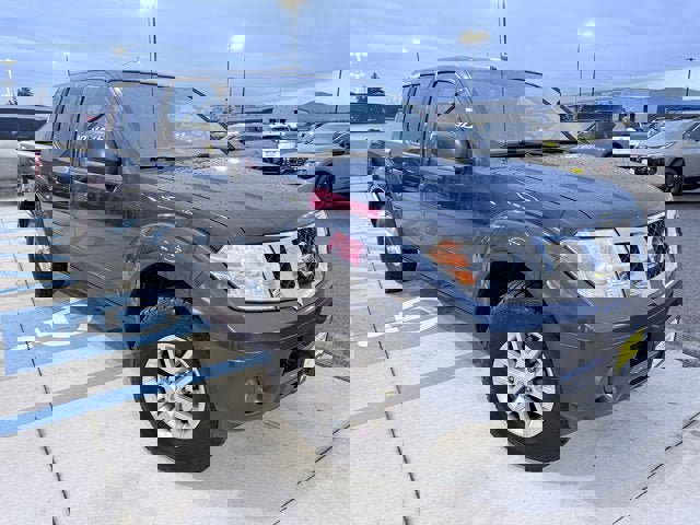 Used 2016 Nissan Frontier SV image 3