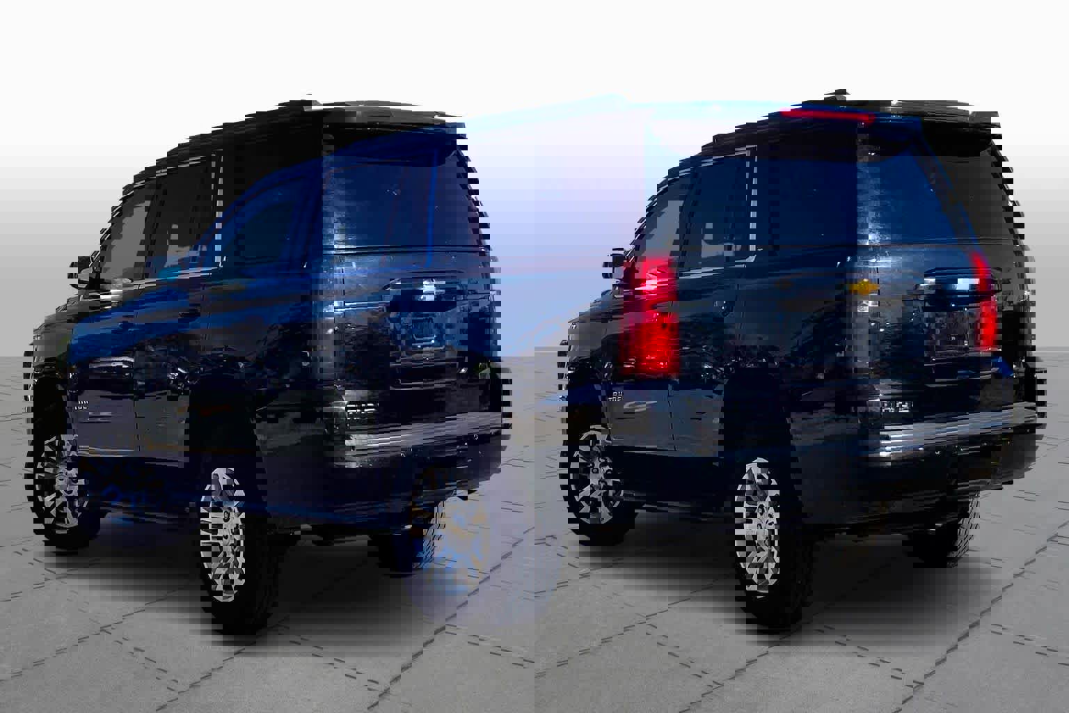 Used 2018 Chevrolet Tahoe LT w/ Luxury Package image 11