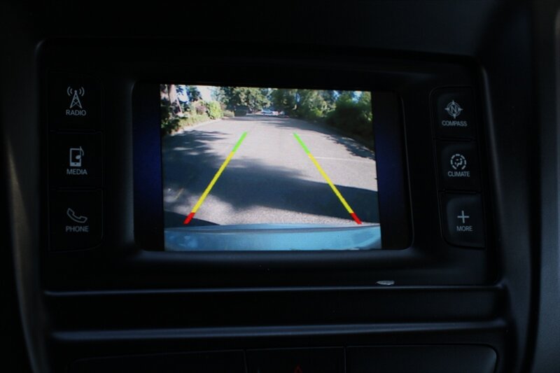 Used 2015 Chrysler 200 Limited w/ Convenience Group FWD image 9