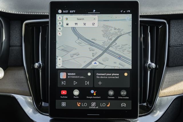 Used 2025 Volvo XC90 B6 Plus image 21