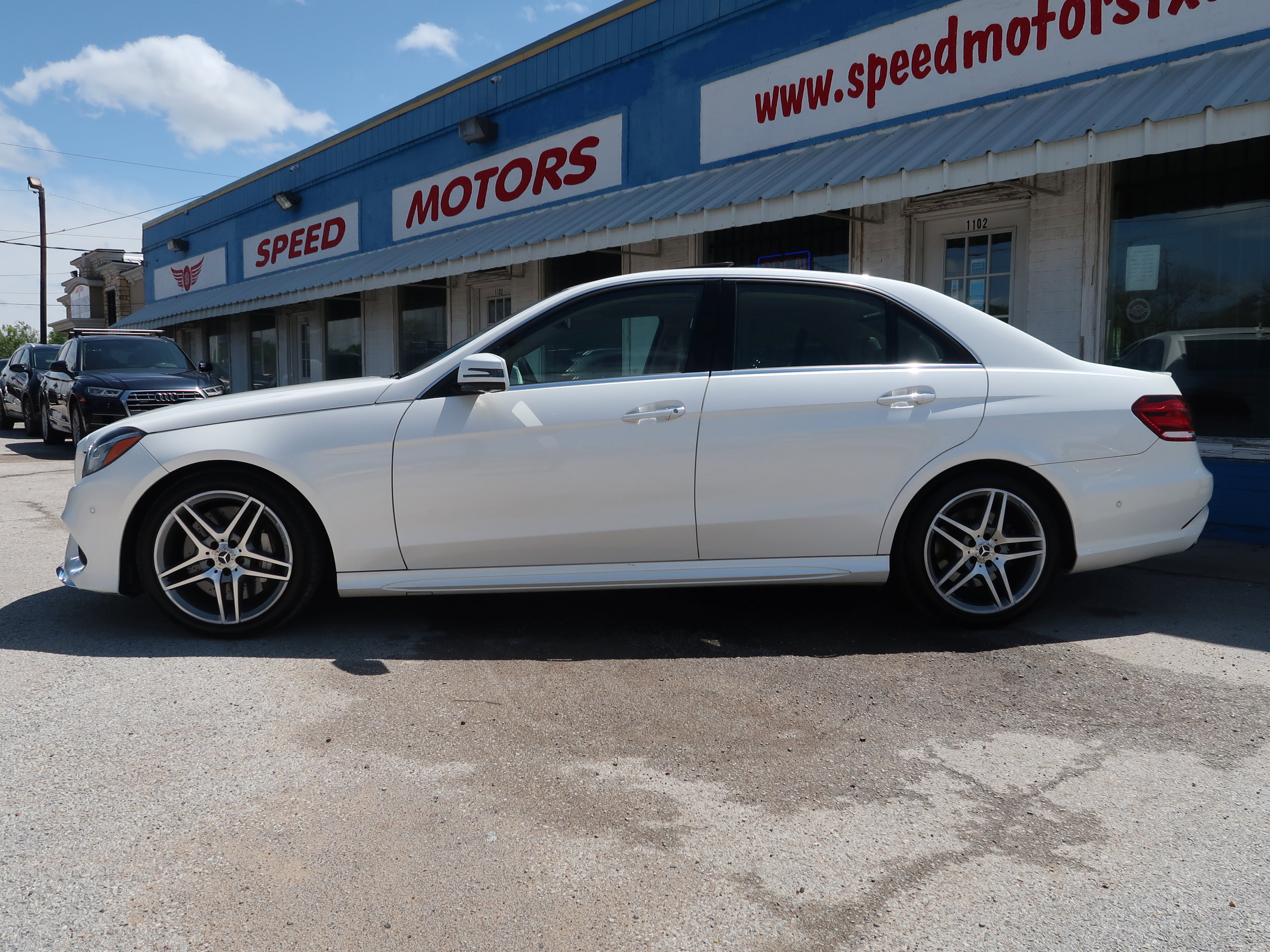 Used 2014 Mercedes-Benz E 550 4MATIC Sedan image 3