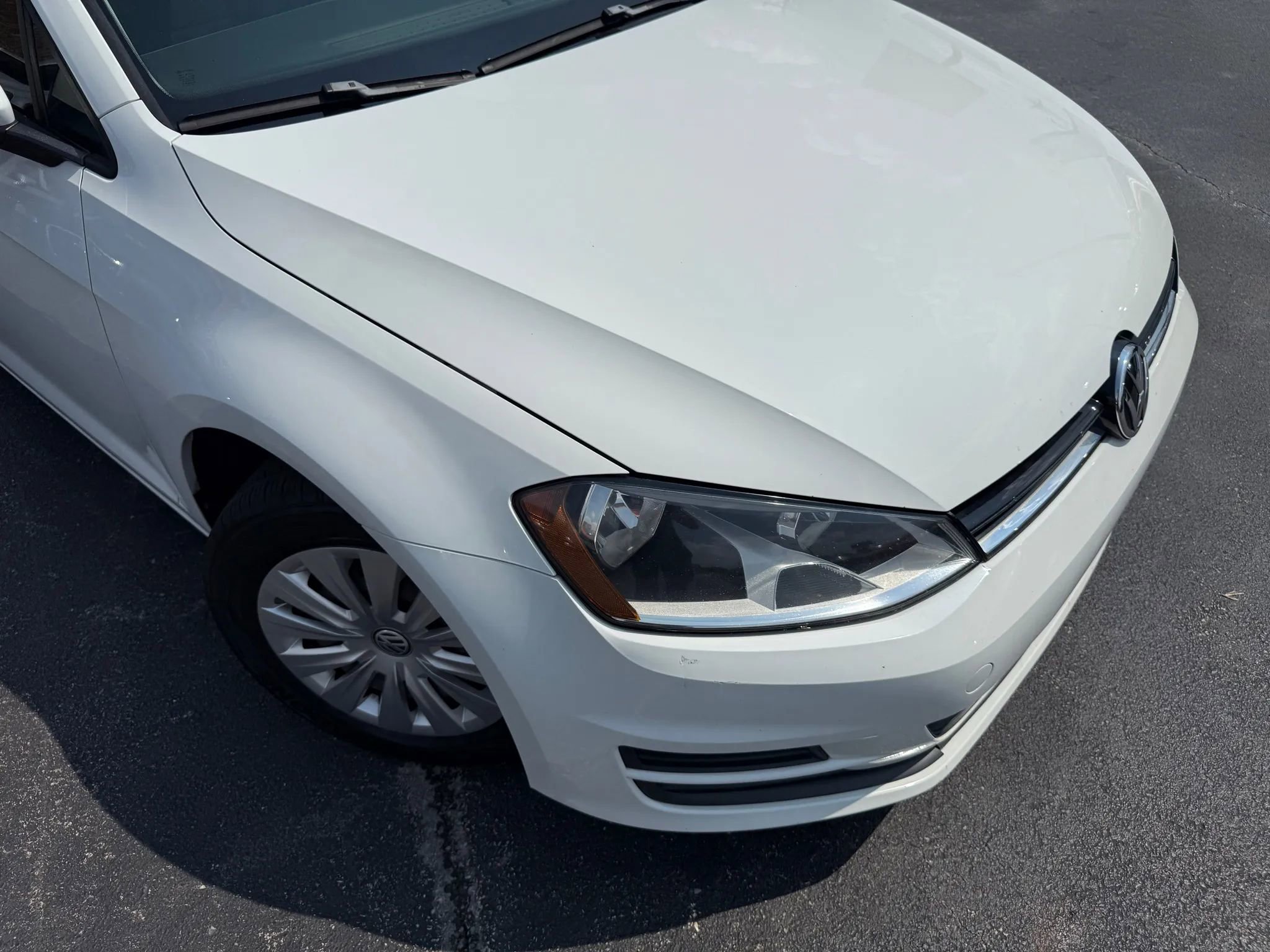 Used 2015 Volkswagen Golf S image 44