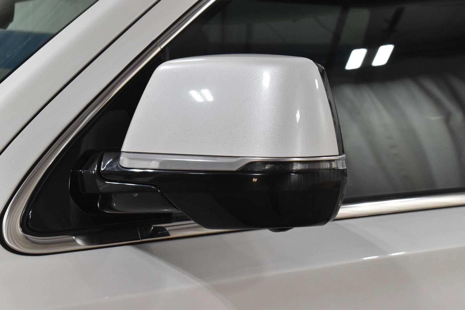 Used 2020 Cadillac Escalade ESV Luxury AWD/4WD image 36