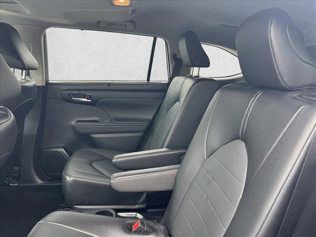 Certified 2025 Toyota Highlander XLE image 20