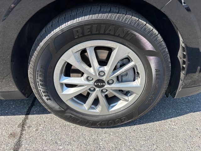 Used 2023 Kia Carnival LX FWD image 28