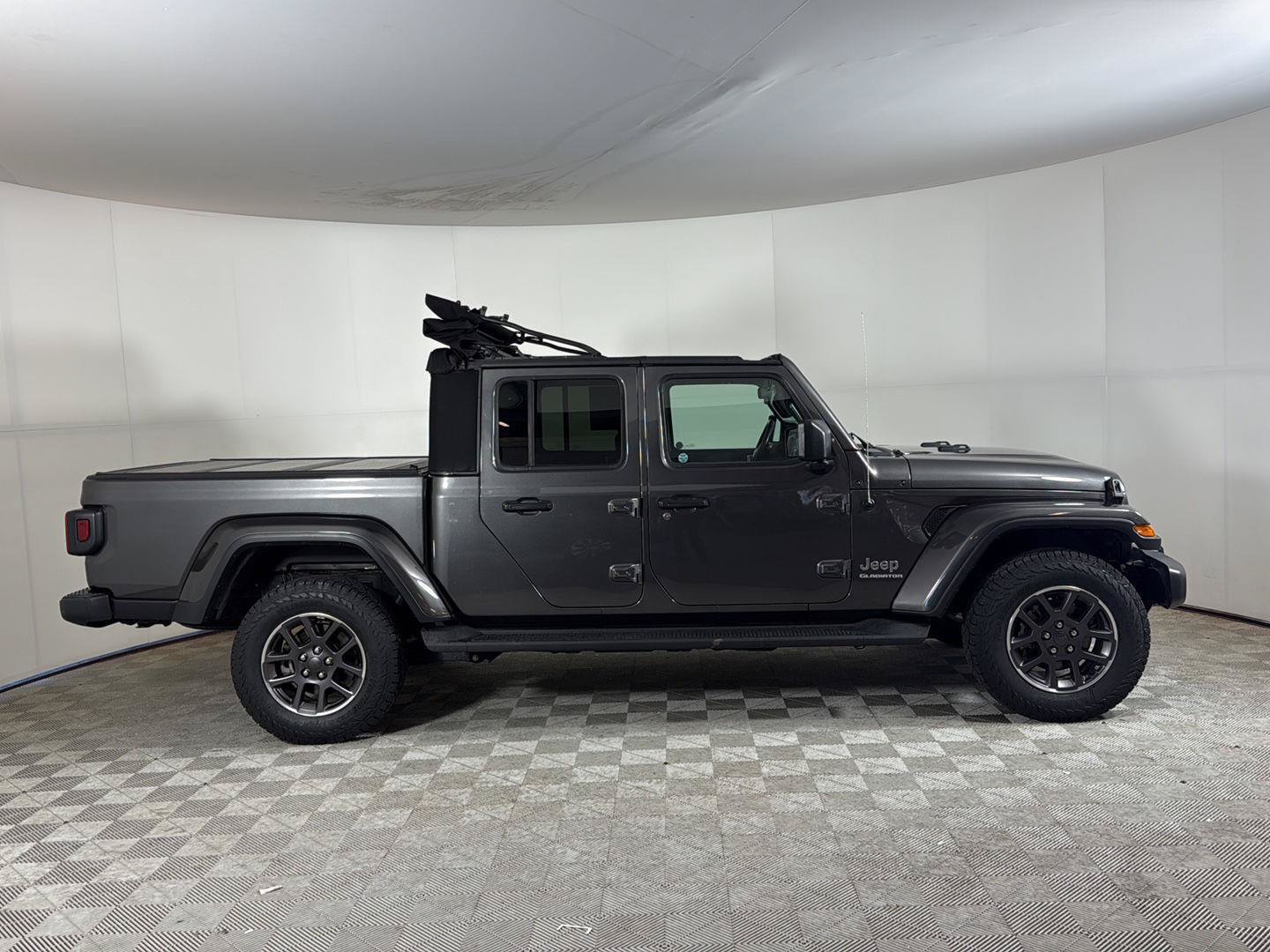 Used 2021 Jeep Gladiator Overland w/ Trailer Tow Package AWD/4WD image 8
