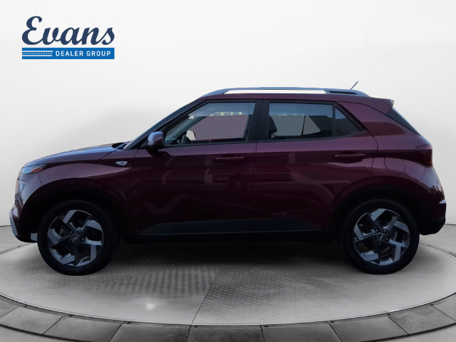 Used 2024 Hyundai Venue SEL FWD image 3