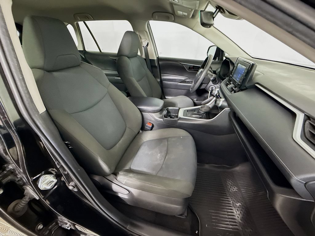 Used 2022 Toyota RAV4 LE FWD image 28