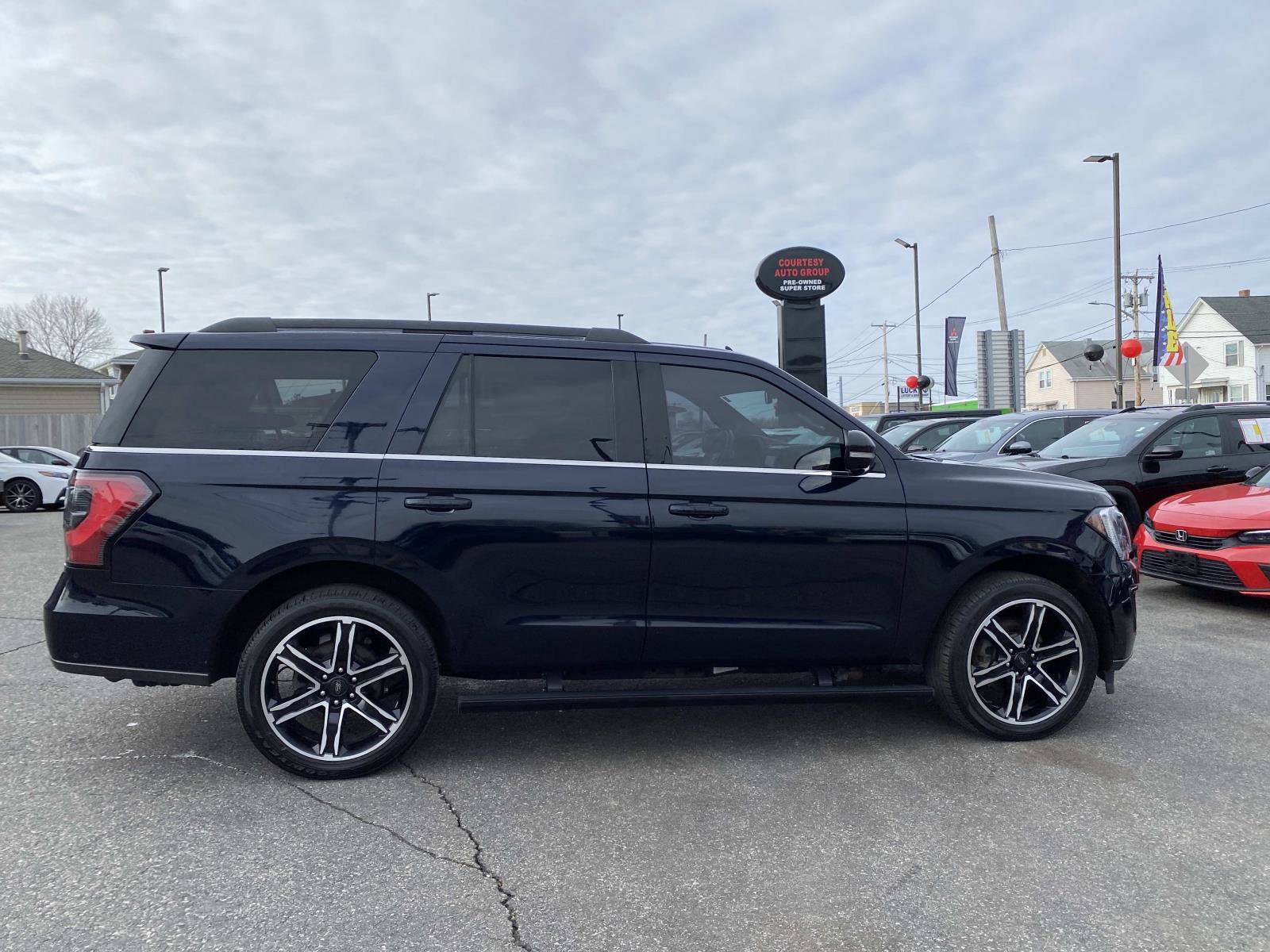 Used 2021 Ford Expedition Limited image 7