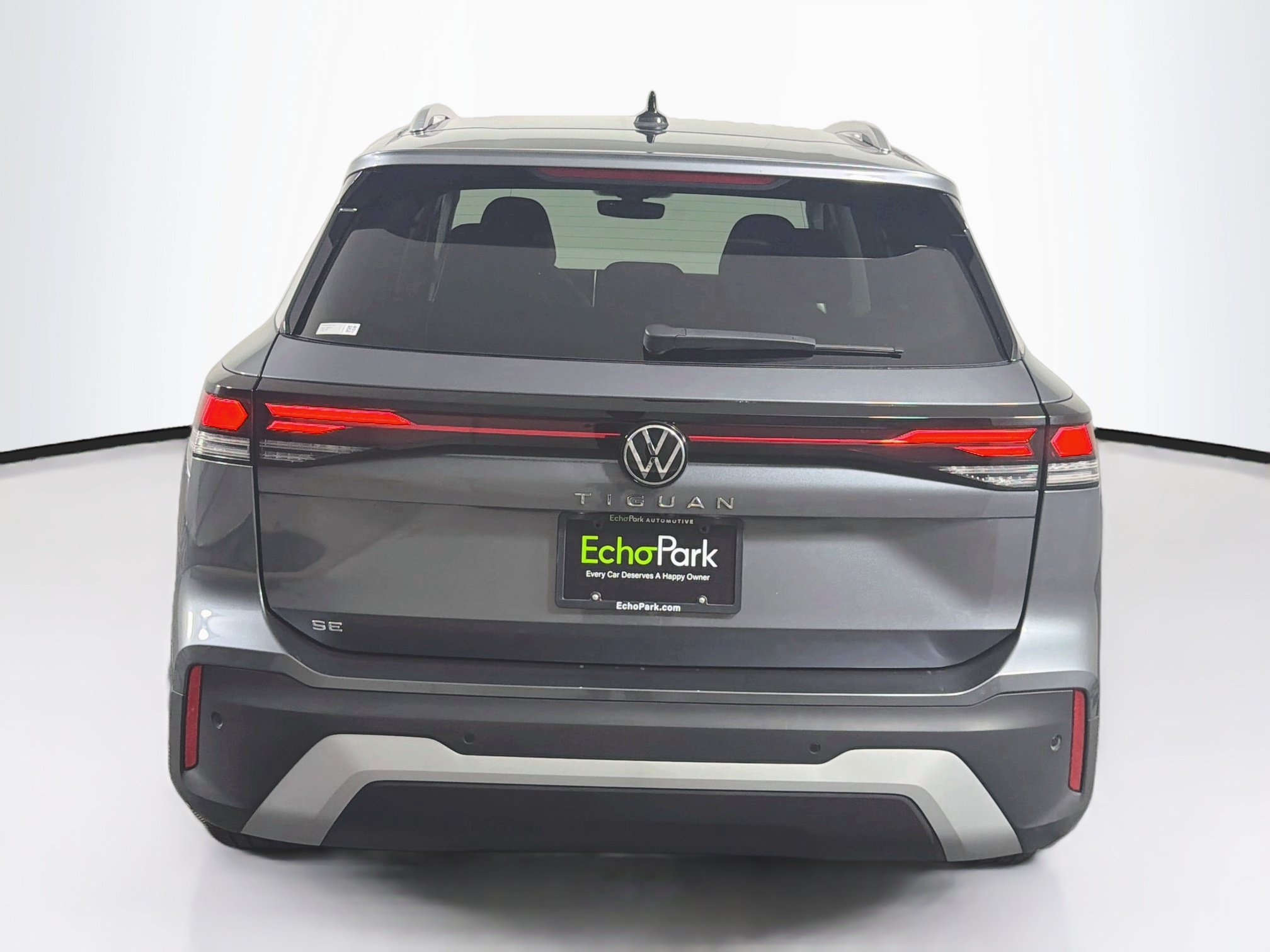 Used 2025 Volkswagen Tiguan SE FWD image 7