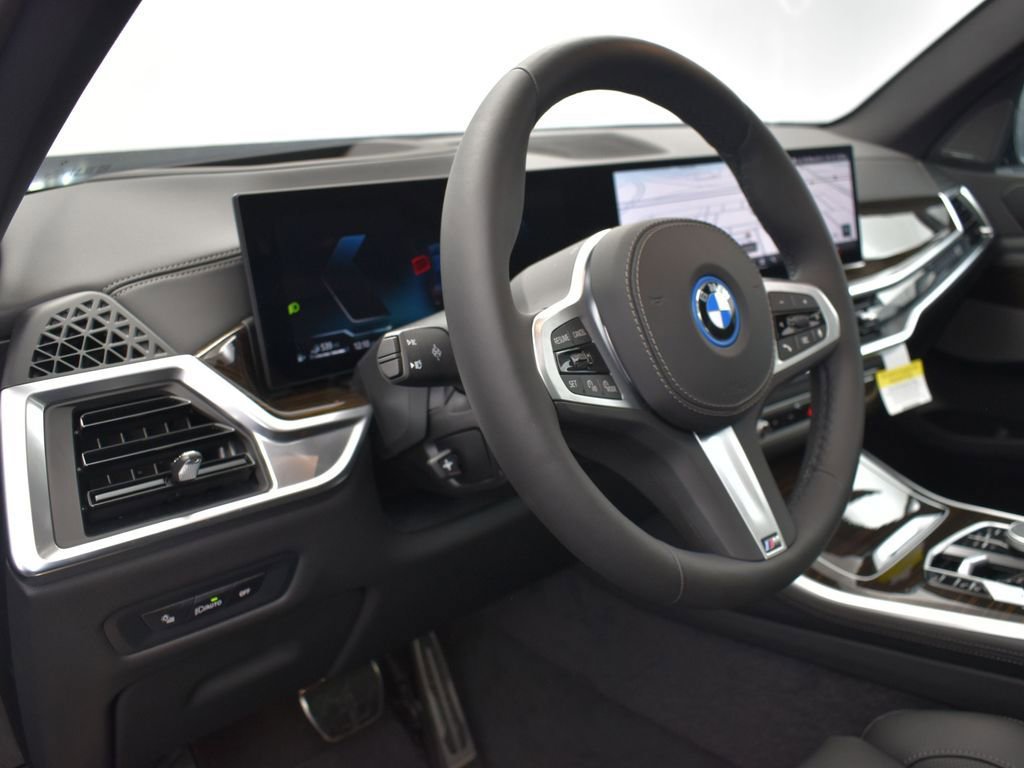 Certified 2026 BMW X5 xDrive50e w/ M Sport Package AWD/4WD image 12