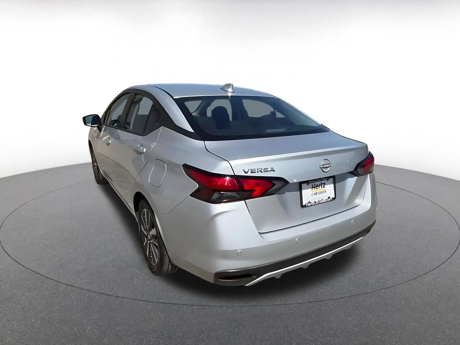 Used 2025 Nissan Versa SV image 11