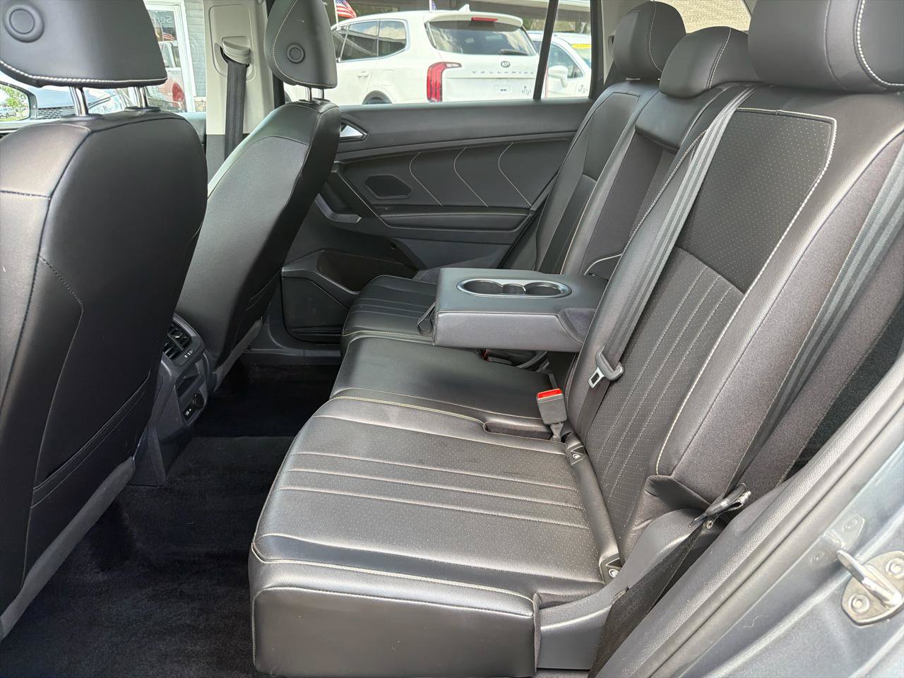 Used 2024 Volkswagen Tiguan SE AWD/4WD image 17