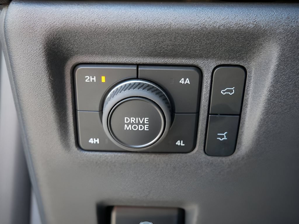 Used 2025 Ford Expedition Active AWD/4WD image 19