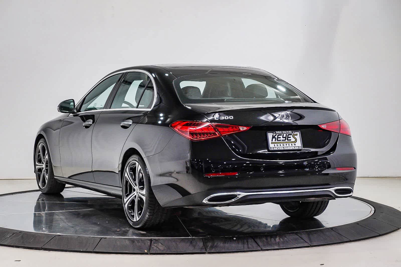 Used 2023 Mercedes-Benz C 300 Sedan image 2