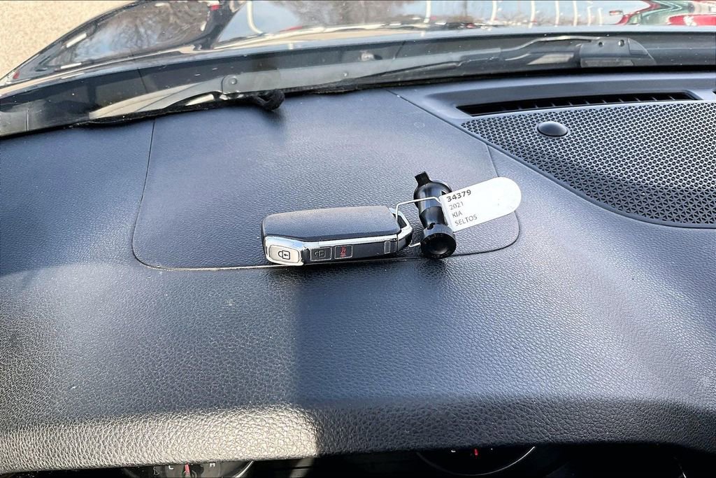 Used 2021 Kia Seltos EX image 12