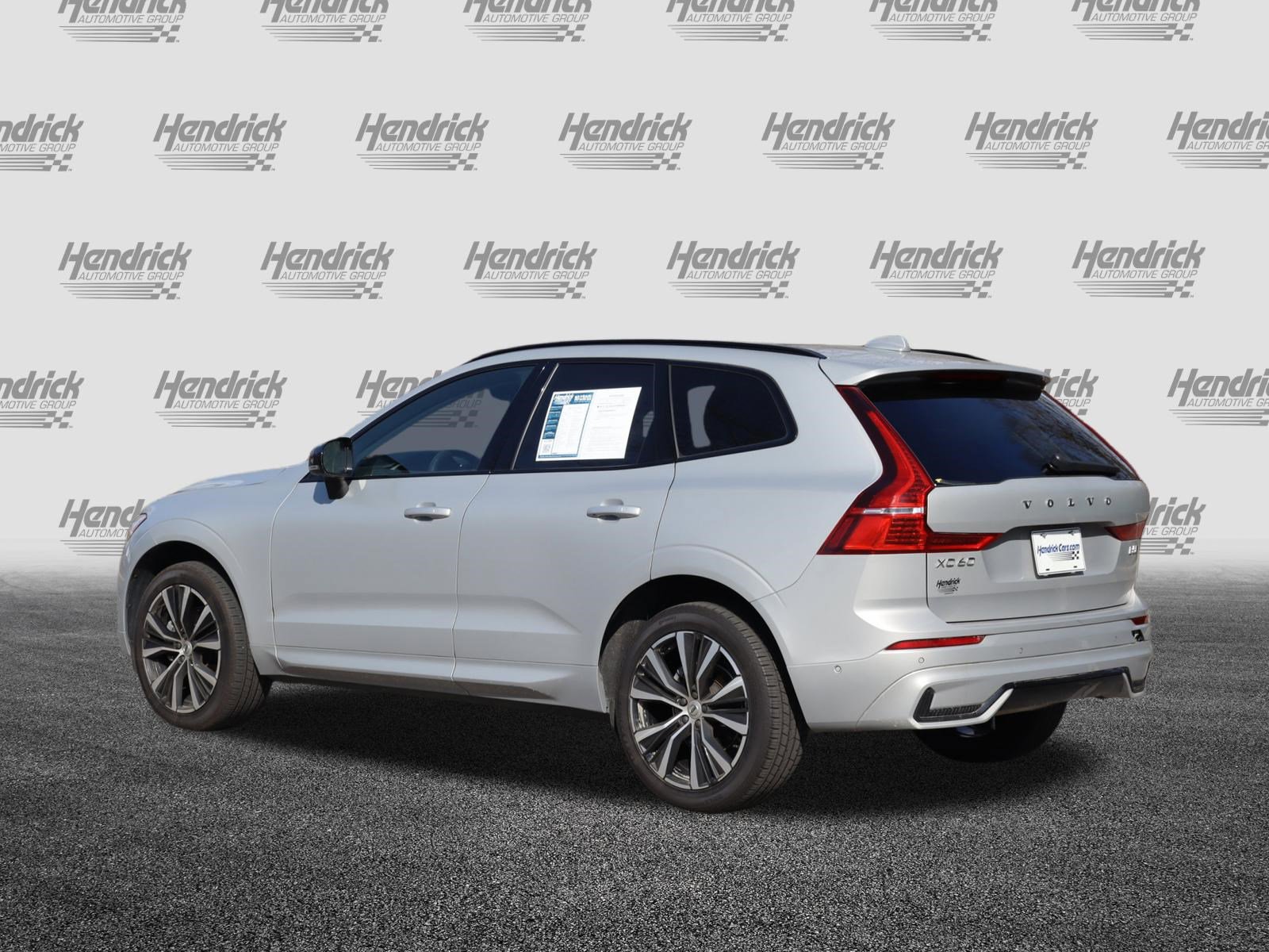 Used 2025 Volvo XC60 B5 Plus image 7