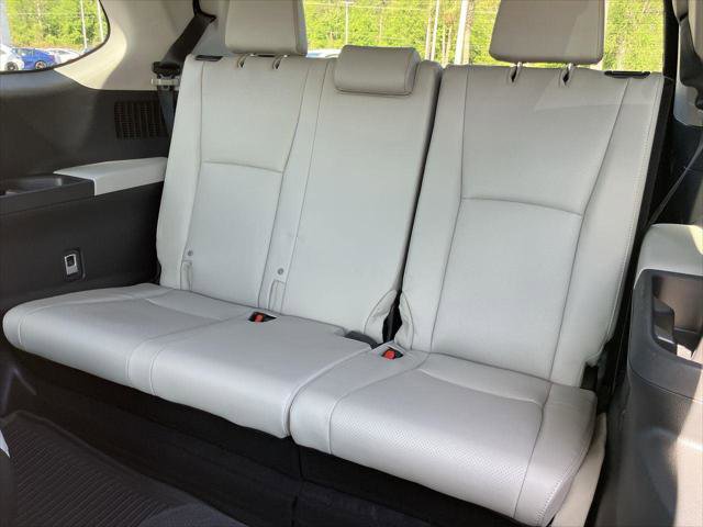 Certified 2024 Toyota Grand Highlander AWD image 30