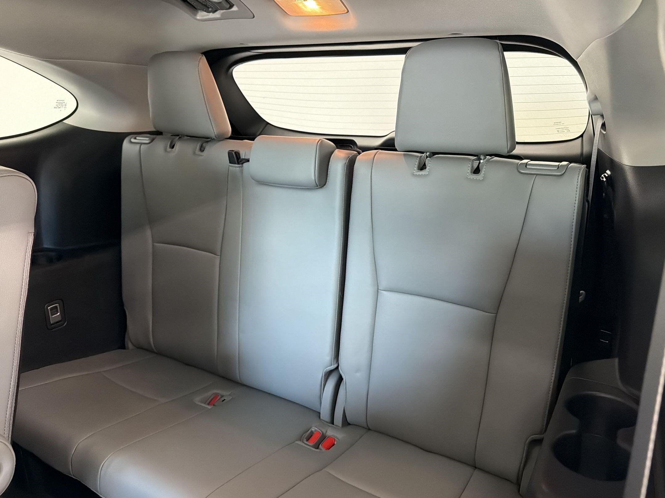 Used 2024 Toyota Highlander Platinum FWD image 36