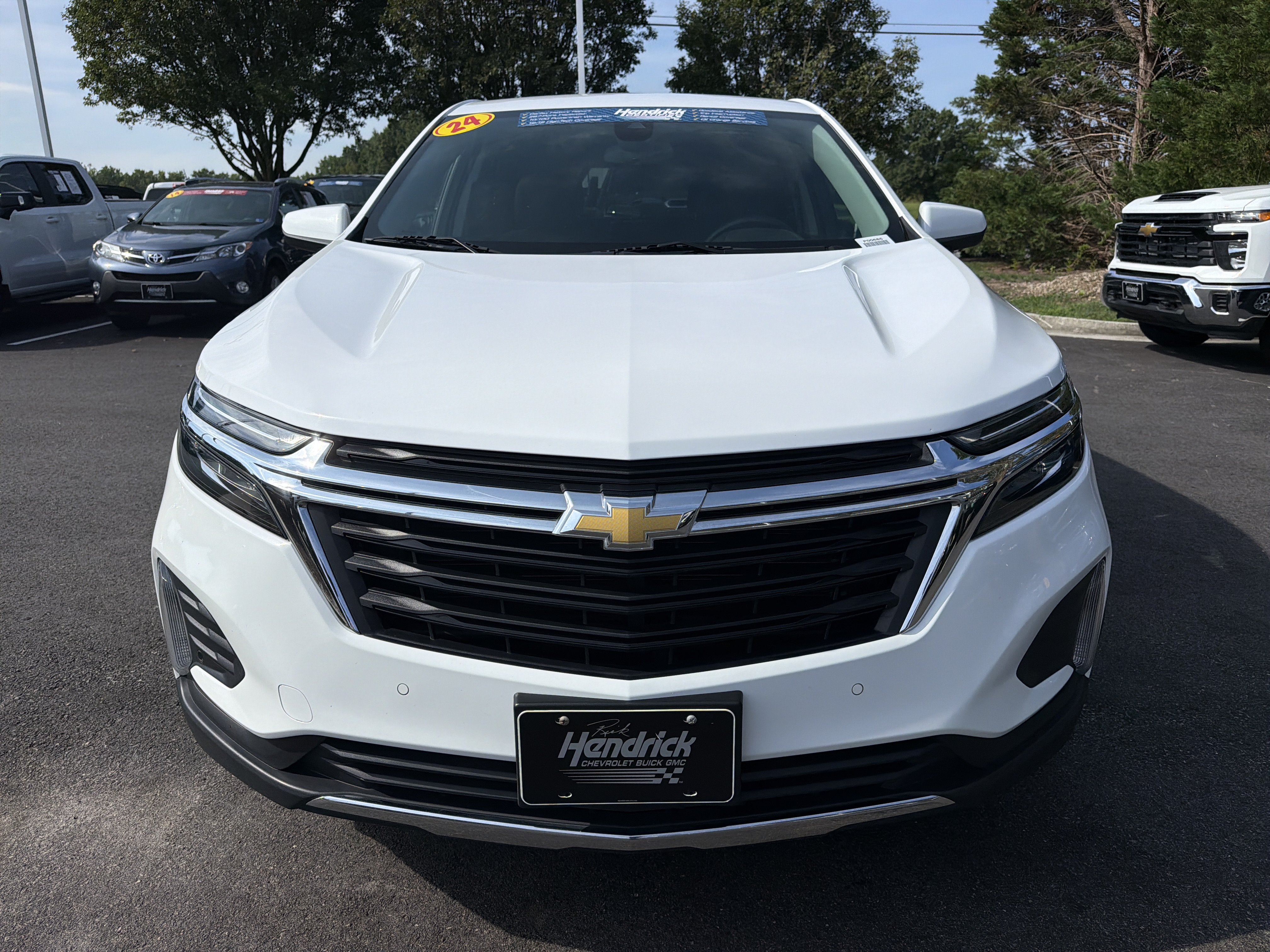Used 2024 Chevrolet Equinox LT AWD/4WD image 3